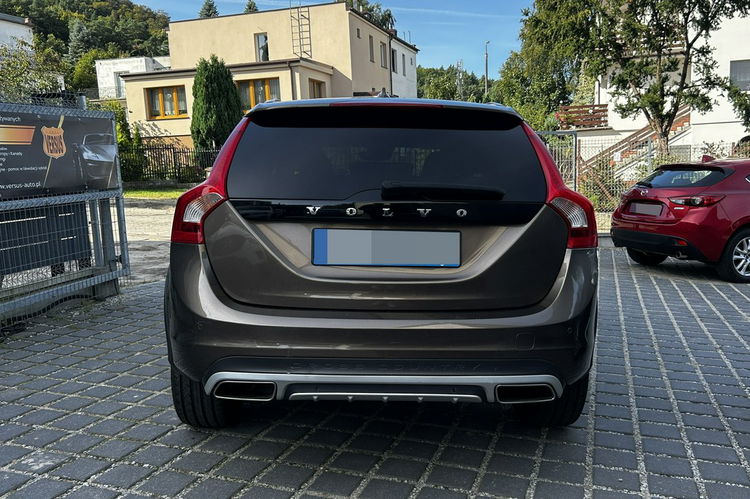 Volvo V60 Cross Country 2.0D 190KM Automat Skóry Navi Bixenon czarny sufit zdjęcie 5