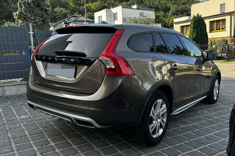 Volvo V60 Cross Country 2.0D 190KM Automat Skóry Navi Bixenon czarny sufit zdjęcie 6