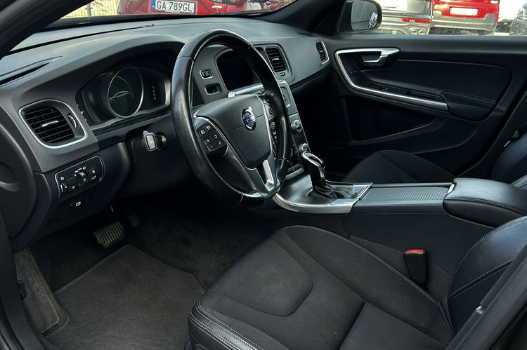 Volvo V60 Cross Country 2.0D 190KM Automat Skóry Navi Bixenon czarny sufit zdjęcie 8