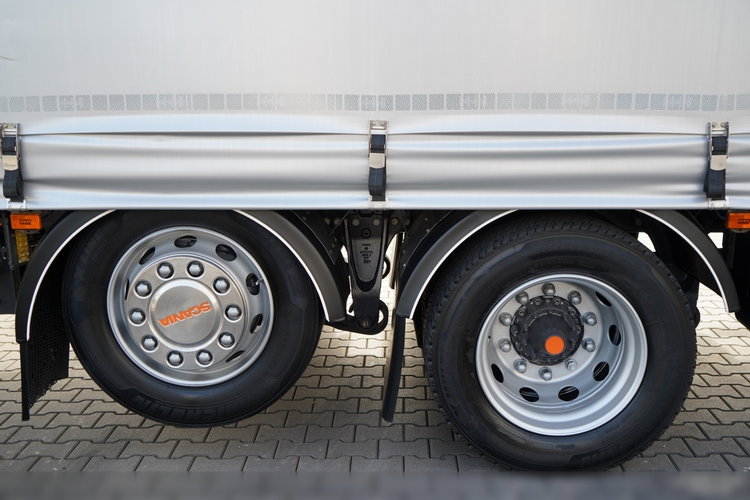 Scania R 450 / MEGA / 6x2 / FIRANKA - 8.2 m / SOLÓWKA / OŚ PODNOSZONA / MOCNA PODŁOGA / NAVI /  zdjęcie 28