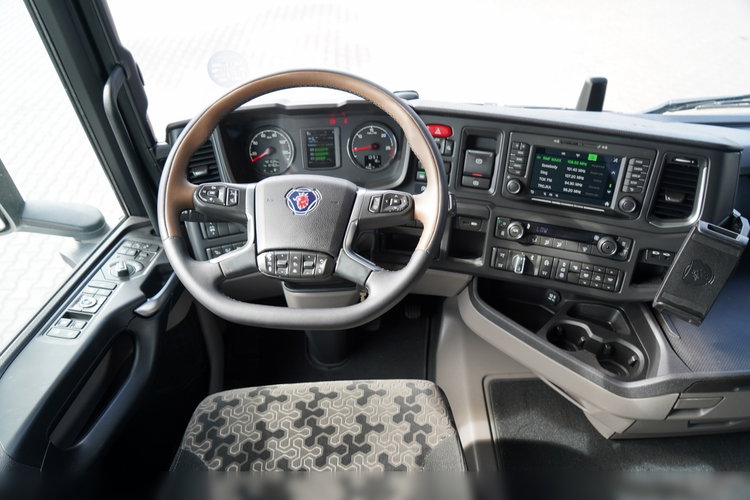 Scania R 450 / MEGA / 6x2 / FIRANKA - 8.2 m / SOLÓWKA / OŚ PODNOSZONA / MOCNA PODŁOGA / NAVI /  zdjęcie 35