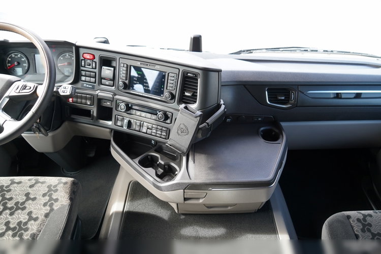 Scania R 450 / MEGA / 6x2 / FIRANKA - 8.2 m / SOLÓWKA / OŚ PODNOSZONA / MOCNA PODŁOGA / NAVI /  zdjęcie 37