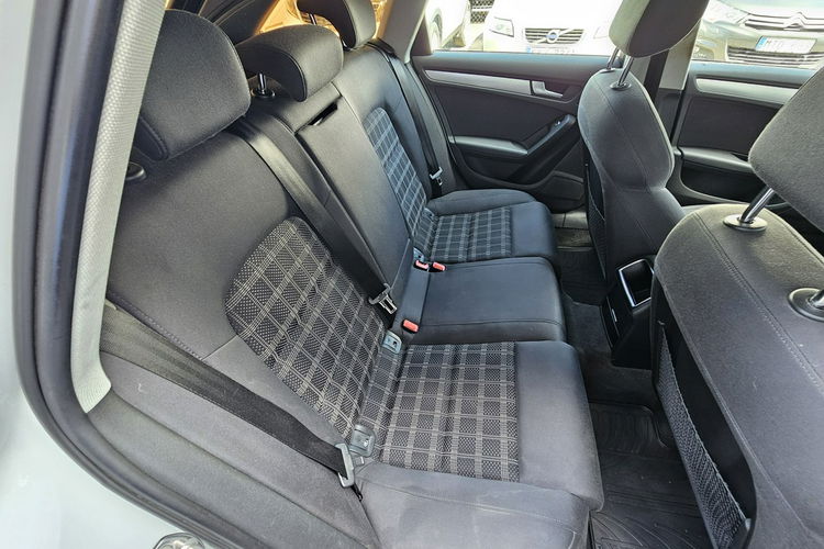 Audi A4 model 2015 , biała perła, bezwypadkowy , serwiowany, led, hak zdjęcie 22