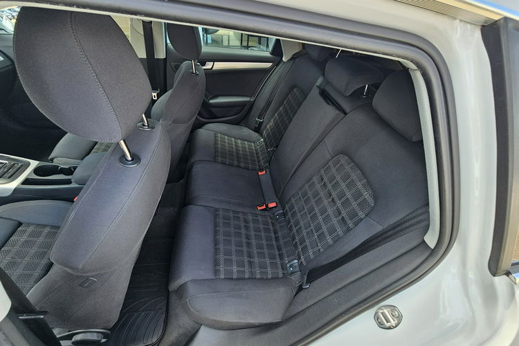 Audi A4 model 2015 , biała perła, bezwypadkowy , serwiowany, led, hak zdjęcie 23