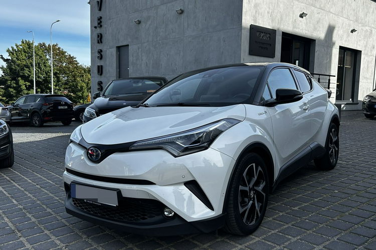 Toyota C-HR Salon PL 1.8 Hybr Radar As. pasa Kam cof FullLed Skóry M Pole JBL zdjęcie 1