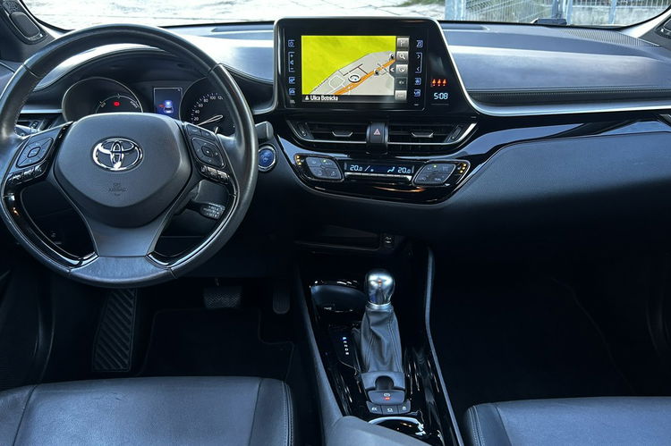 Toyota C-HR Salon PL 1.8 Hybr Radar As. pasa Kam cof FullLed Skóry M Pole JBL zdjęcie 16