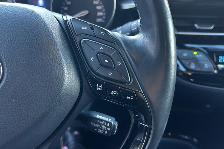 Toyota C-HR Salon PL 1.8 Hybr Radar As. pasa Kam cof FullLed Skóry M Pole JBL zdjęcie 21