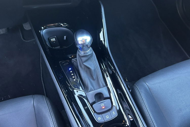 Toyota C-HR Salon PL 1.8 Hybr Radar As. pasa Kam cof FullLed Skóry M Pole JBL zdjęcie 23