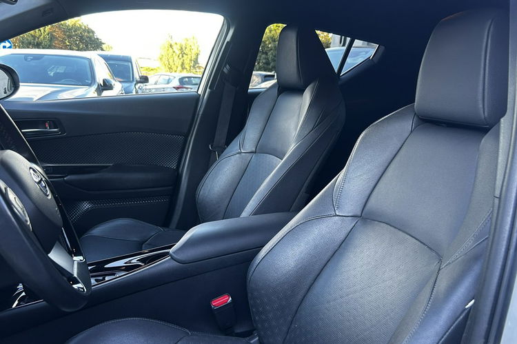 Toyota C-HR Salon PL 1.8 Hybr Radar As. pasa Kam cof FullLed Skóry M Pole JBL zdjęcie 8
