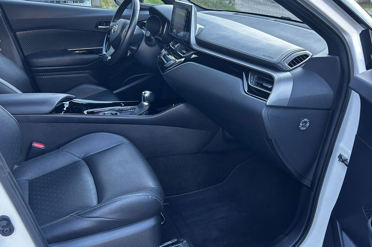 Toyota C-HR Salon PL 1.8 Hybr Radar As. pasa Kam cof FullLed Skóry M Pole JBL zdjęcie 9