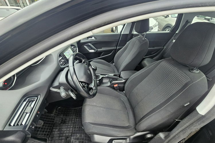 Peugeot 308 SW Model 2020 , nawigacja, czytanie znaków, kontrola pasa ruchu, led zdjęcie 22