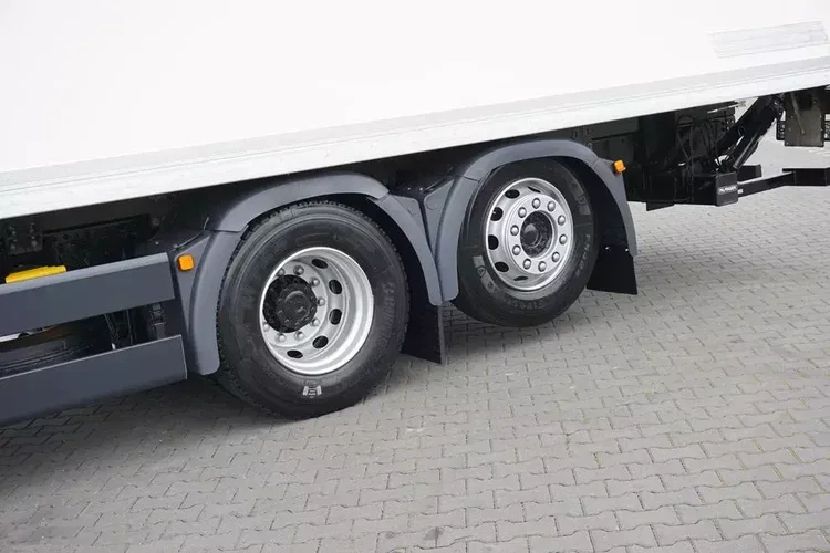 MAN TGS / 26.360 / EURO 6 / CHŁODNIA + WINDA / 20 PALET zdjęcie 18