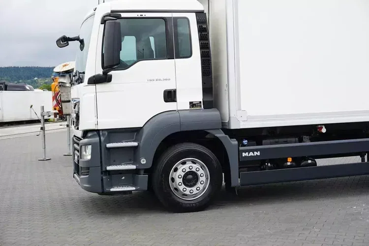 MAN TGS / 26.360 / EURO 6 / CHŁODNIA + WINDA / 20 PALET zdjęcie 33