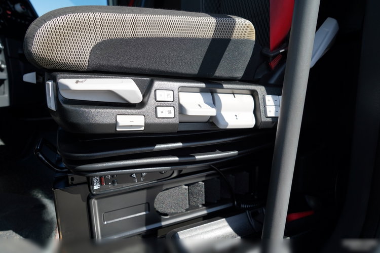 Renault T 440 / 6X2 / SOLÓWKA / FIRANKA 9.5 M / KLIMA POSTOJOWA / WINDA / ALUFELGI / OŚ PODNOSZONA zdjęcie 36