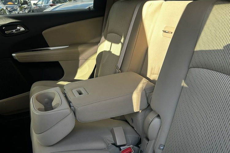 Dodge Journey 3.6V6 Pentastar automat tempomat kamera cof jasne wnętrze keyless zdjęcie 8