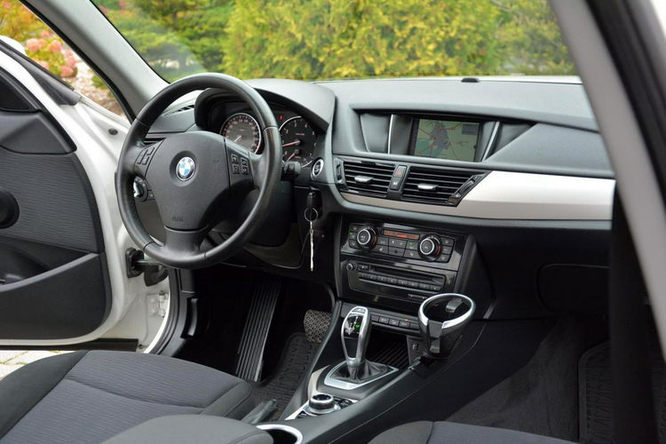 BMW X1 Lift x-Drive 4x4 Navi Klimatronic Parktronic Oryginał z Niemiec zdjęcie 20