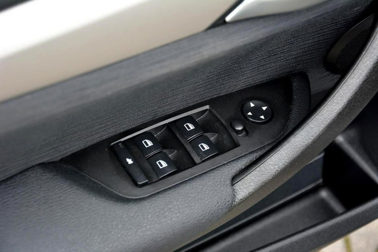 BMW X1 Lift x-Drive 4x4 Navi Klimatronic Parktronic Oryginał z Niemiec zdjęcie 30
