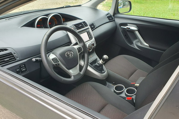 Toyota Verso 1.8 16v 147KM # Navi # Kamera # Climatronic # Panorama # Super Stan zdjęcie 10
