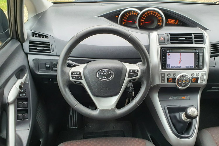Toyota Verso 1.8 16v 147KM # Navi # Kamera # Climatronic # Panorama # Super Stan zdjęcie 16