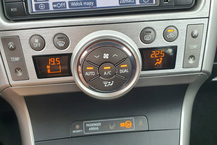 Toyota Verso 1.8 16v 147KM # Navi # Kamera # Climatronic # Panorama # Super Stan zdjęcie 22