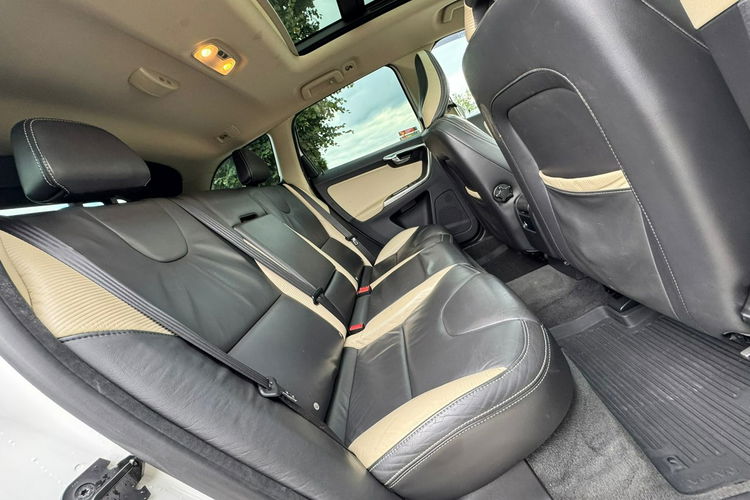Volvo XC 60 R-Design Panorama Automat zdjęcie 31