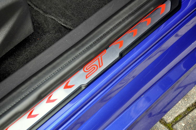 Ford Focus 2.0T(250KM) ST Xenon Led Navi Kamera Recaro Skóry Szyber Alu18"ASO zdjęcie 19