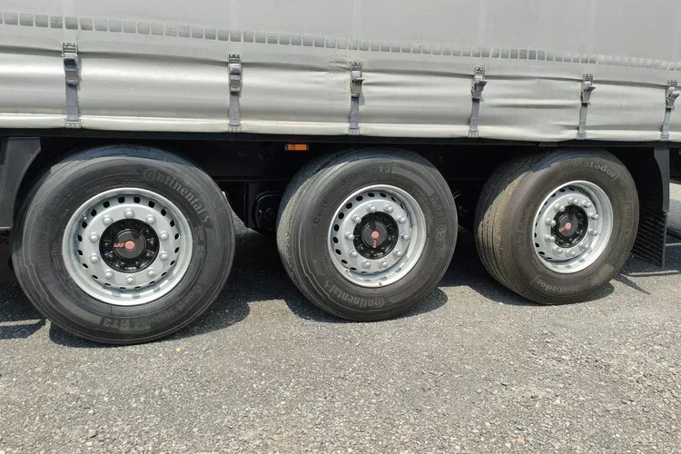 Krone Standard OŚ Podnoszona SAF 2017r zdjęcie 36