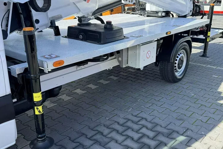 Mercedes Sprinter Zwyżka Podnośnik Koszowy VERSALIFT VTX-240 UDT zdjęcie 7