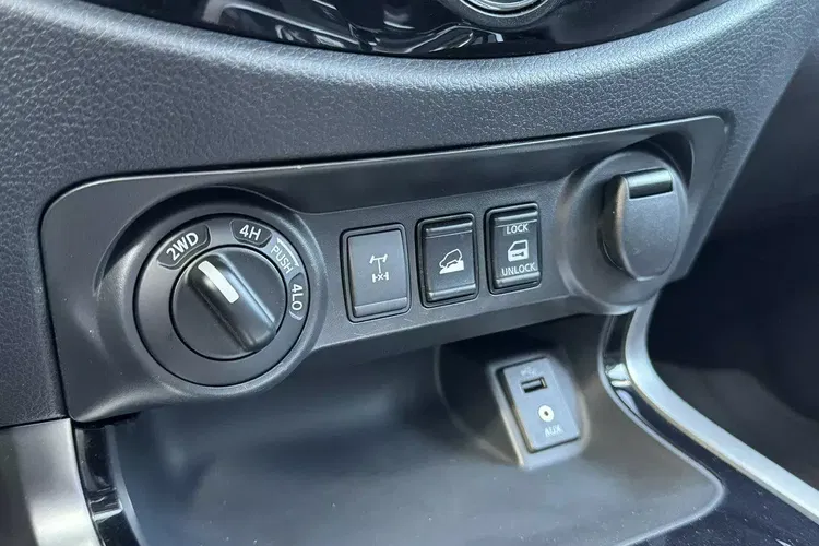 Nissan navara zdjęcie 25