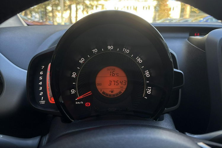 Toyota Aygo 1.0 VVTi 72KM X-PLAY TECH, salon Polska, gwarancja, FV23% zdjęcie 16