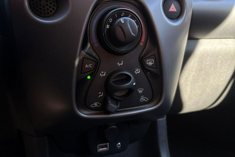 Toyota Aygo 1.0 VVTi 72KM X-PLAY TECH, salon Polska, gwarancja, FV23% zdjęcie 18