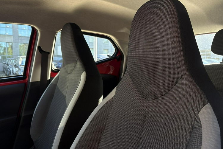 Toyota Aygo 1.0 VVTi 72KM X-PLAY TECH, salon Polska, gwarancja, FV23% zdjęcie 28