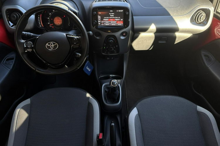 Toyota Aygo 1.0 VVTi 72KM X-PLAY TECH, salon Polska, gwarancja, FV23% zdjęcie 3