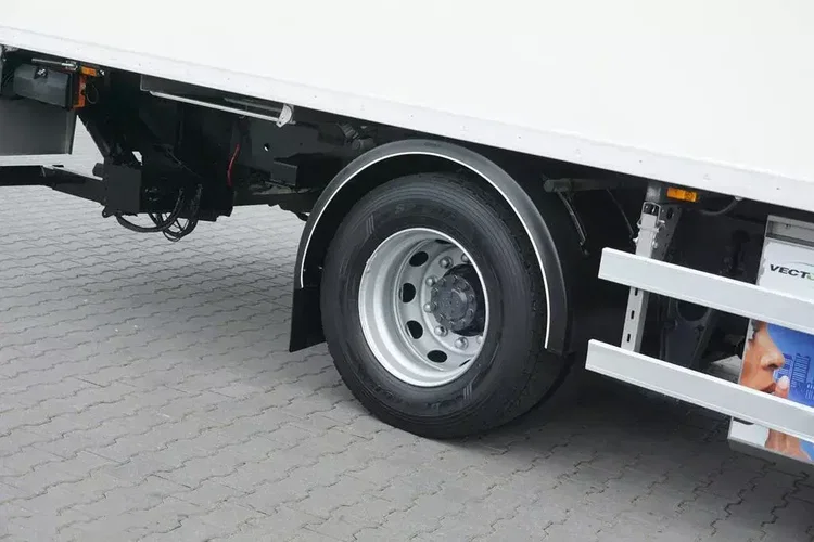 DAF LF / 250 / EURO 6 / CHŁODNIA + WINDA / MULTITEMPERATURA zdjęcie 35
