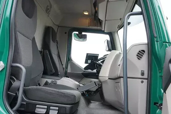 DAF LF / 250 / EURO 6 / CHŁODNIA + WINDA / MULTITEMPERATURA zdjęcie 8
