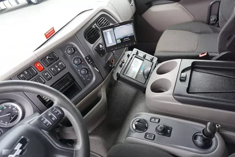 DAF LF / 250 / EURO 6 / CHŁODNIA + WINDA / MULTITEMPERATURA zdjęcie 9