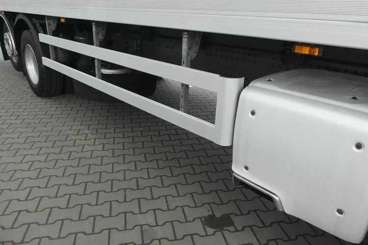 DAF CF 370 / 6x2 / CHŁODNIA 8.25 + WINDA / EURO 6 / 330 TYS KM / zdjęcie 13