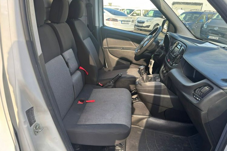 Fiat Doblo 3 osobowy Van Maxi 1.6 Multijet 105 KM kamera hak zdjęcie 11