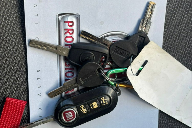 Fiat Doblo 3 osobowy Van Maxi 1.6 Multijet 105 KM kamera hak zdjęcie 17