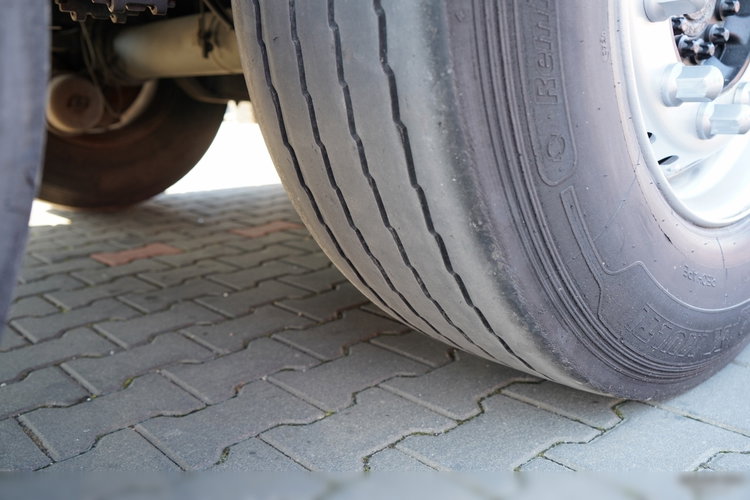 Schmitz -CARGOBULL / FIRANKA / STANDARD / 2 OSIE PODNOSZONE zdjęcie 24