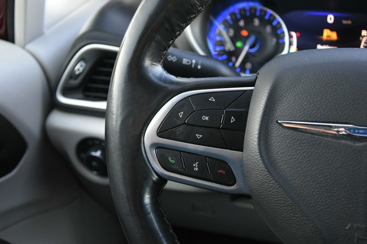 Chrysler Pacifica 3.6 V6 291KM GAZ 2020r. Touring L Plus Skóra Xenon Kamera360 Radar DVD zdjęcie 18