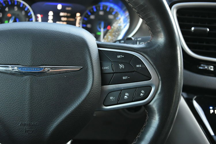 Chrysler Pacifica 3.6 V6 291KM GAZ 2020r. Touring L Plus Skóra Xenon Kamera360 Radar DVD zdjęcie 19