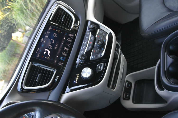 Chrysler Pacifica 3.6 V6 291KM GAZ 2020r. Touring L Plus Skóra Xenon Kamera360 Radar DVD zdjęcie 9