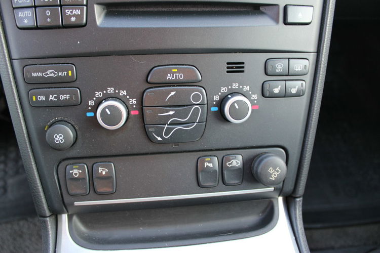 Volvo XC 90 Krajowy automat 7-osobowy hak D5 zdjęcie 33