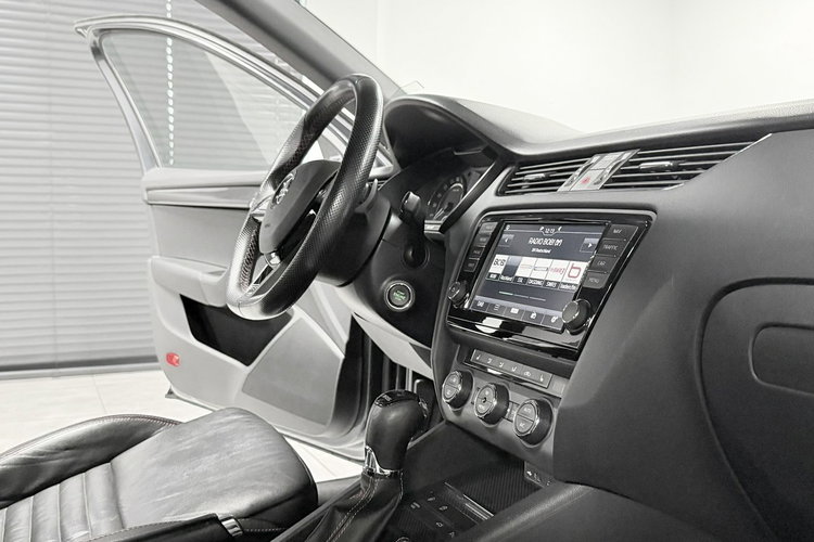 Skoda Octavia 2.0TDI1 84KM DSG 4X4 Challenge Panorama ACC VRS Mode Columbus zdjęcie 25