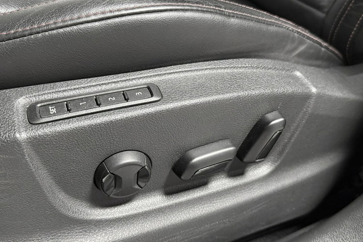 Skoda Octavia 2.0TDI1 84KM DSG 4X4 Challenge Panorama ACC VRS Mode Columbus zdjęcie 43