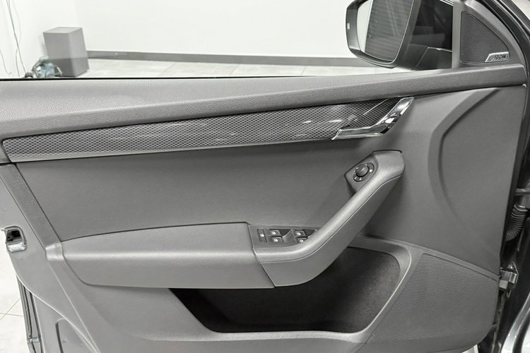 Skoda Octavia 2.0TDI1 84KM DSG 4X4 Challenge Panorama ACC VRS Mode Columbus zdjęcie 45