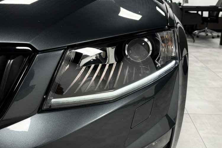 Skoda Octavia 2.0TDI1 84KM DSG 4X4 Challenge Panorama ACC VRS Mode Columbus zdjęcie 8