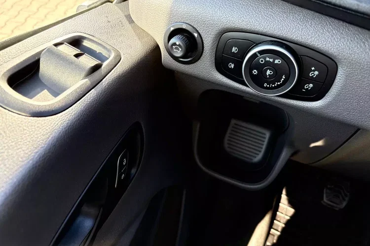 Ford transit L3H2 79900zł NETTO Brygadówka 6 osób 2.0TdCi/131KM zdjęcie 17