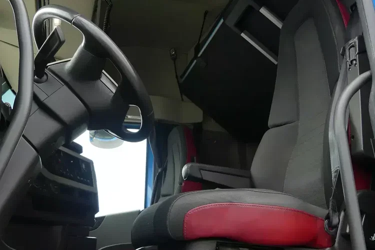 Volvo FH4 500 KM / EURO 6 / ZESTAW PRZESTRZENNY / KLIMA POSTOJOWA / zdjęcie 27